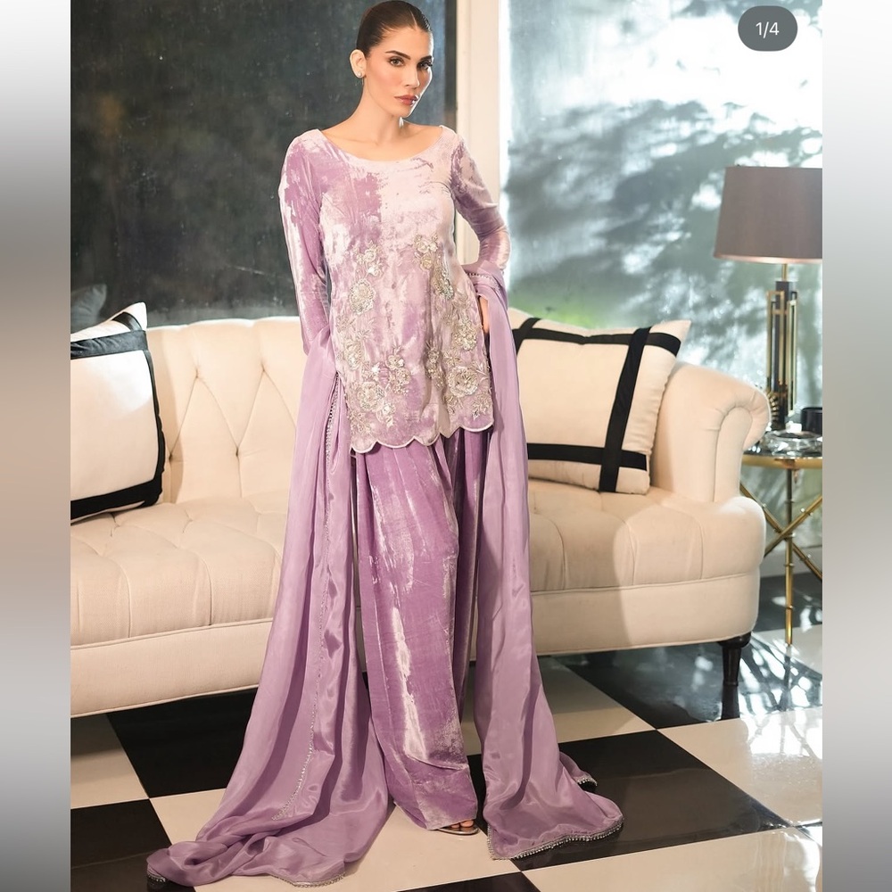 Pakistani India  Elegant Lavender Traditional Outfit: shalwar kameez
